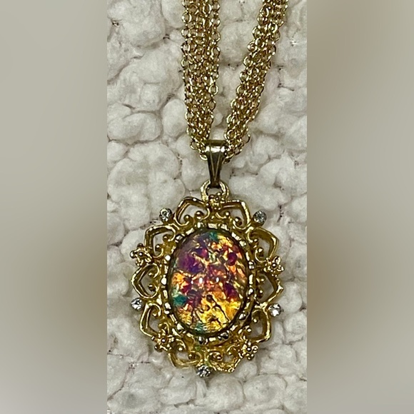 None Jewelry - Elegant Gold Necklace with Spider Pendant